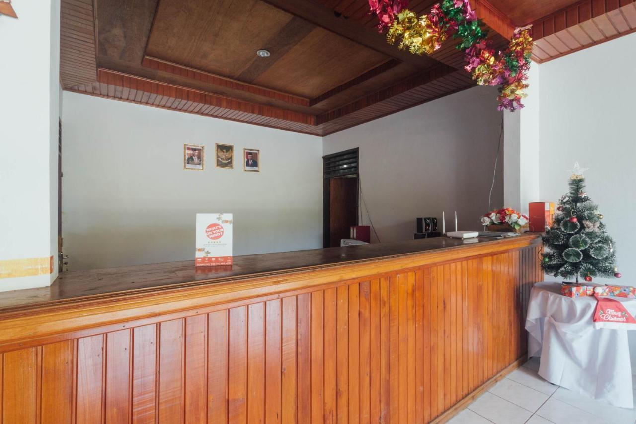 Oyo 1688 Collin Beach Hotel Ambon Esterno foto