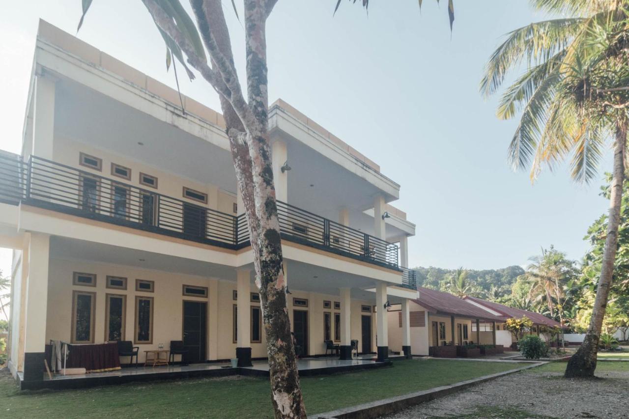Oyo 1688 Collin Beach Hotel Ambon Esterno foto