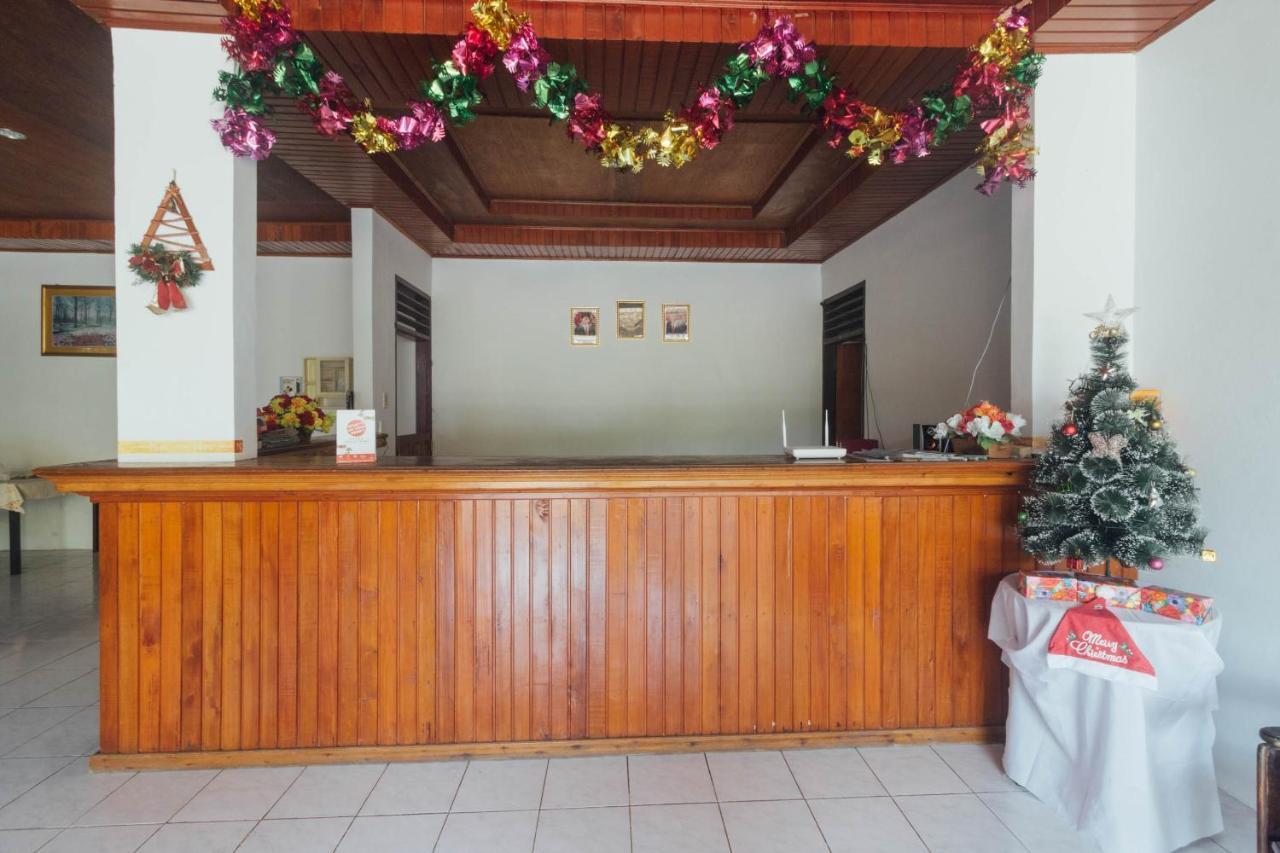 Oyo 1688 Collin Beach Hotel Ambon Esterno foto