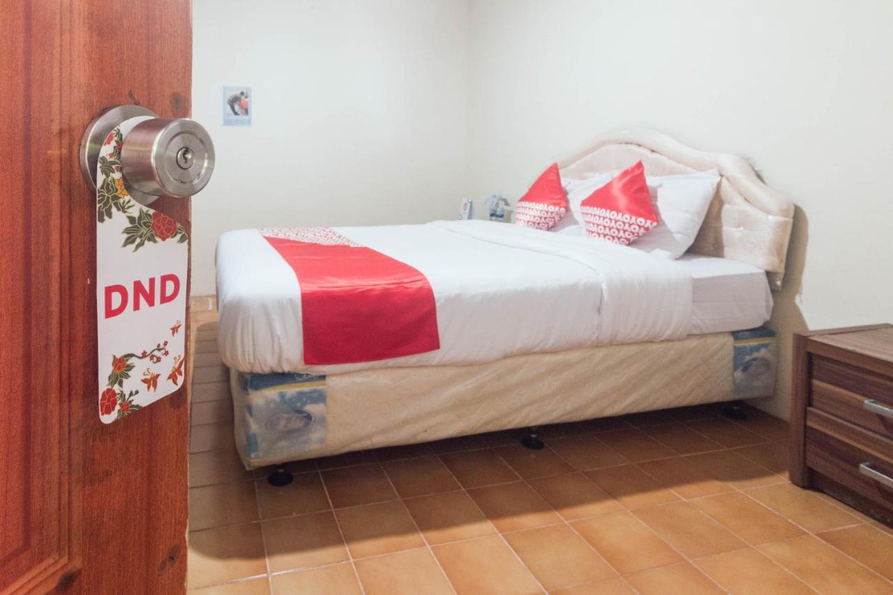 Oyo 1688 Collin Beach Hotel Ambon Esterno foto