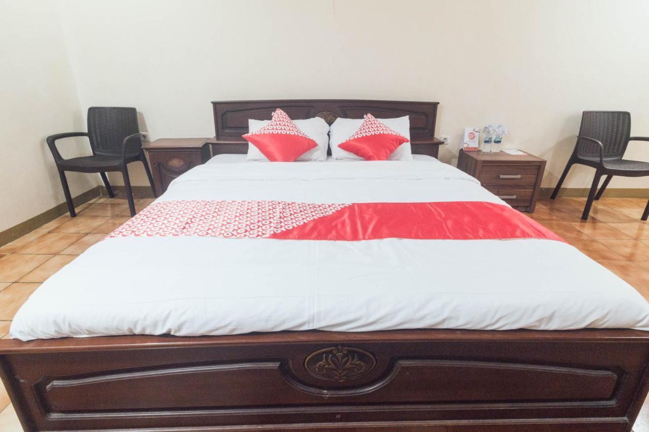 Oyo 1688 Collin Beach Hotel Ambon Esterno foto