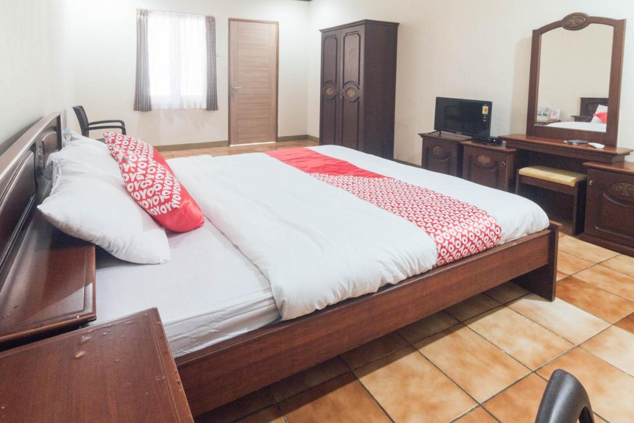 Oyo 1688 Collin Beach Hotel Ambon Esterno foto